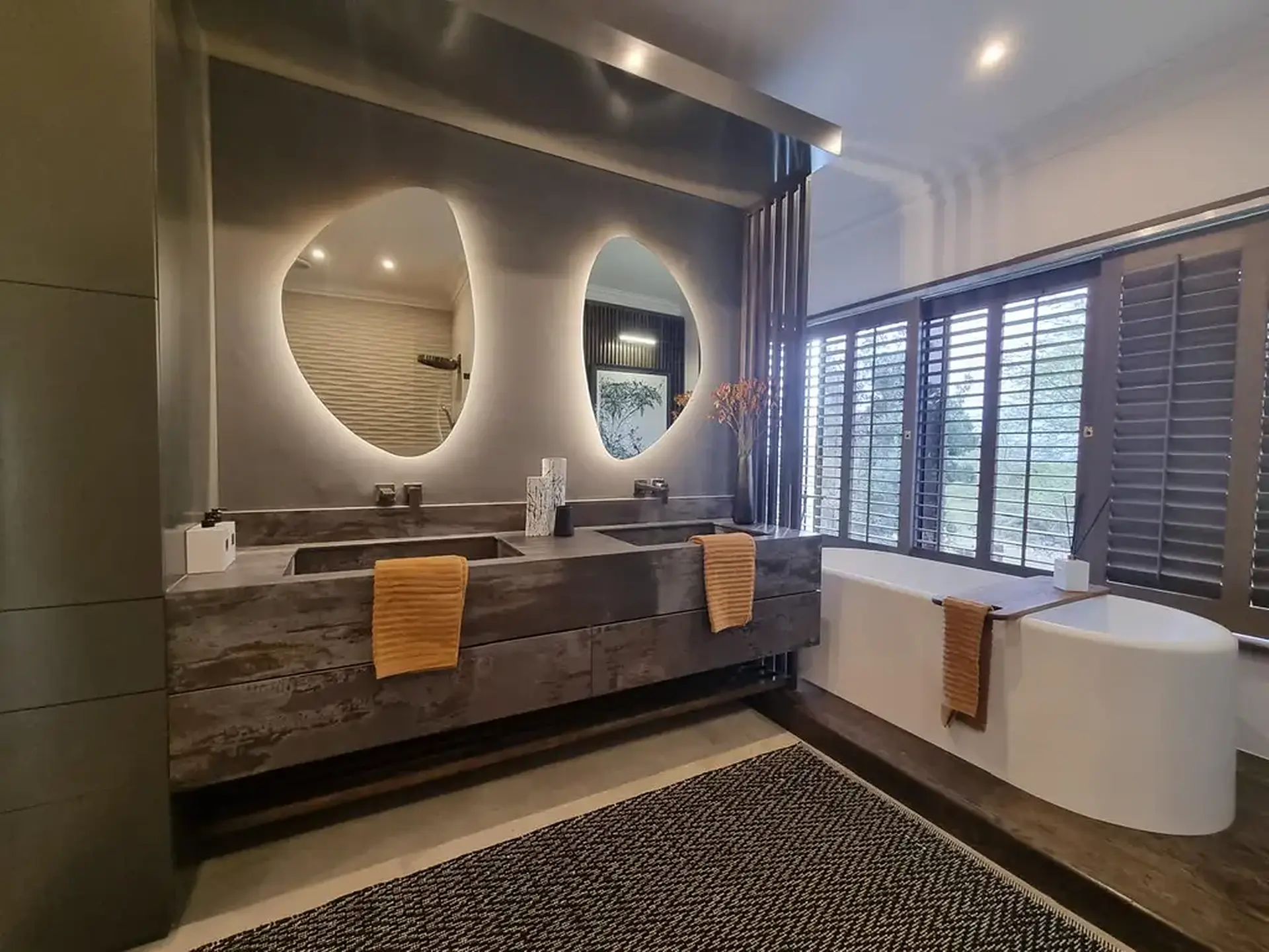 Contemporary bathroom interior